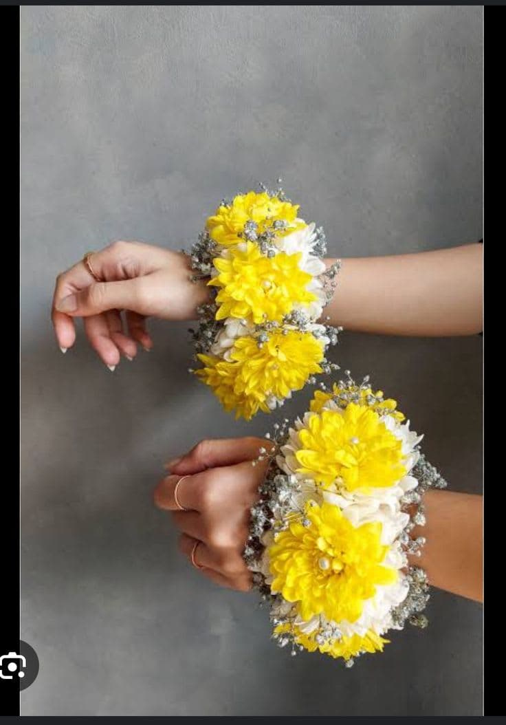 Imported chrysanthemum with imported baby breaths