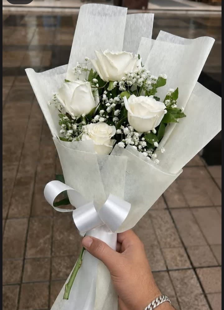 White roses bouquet with beautiful wrap